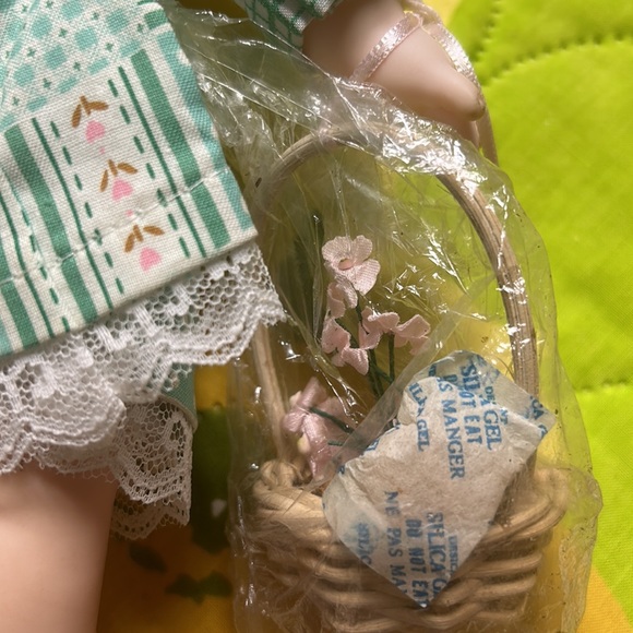 Precious Moments Amie 1998 New Vintage doll - Picture 7 of 9